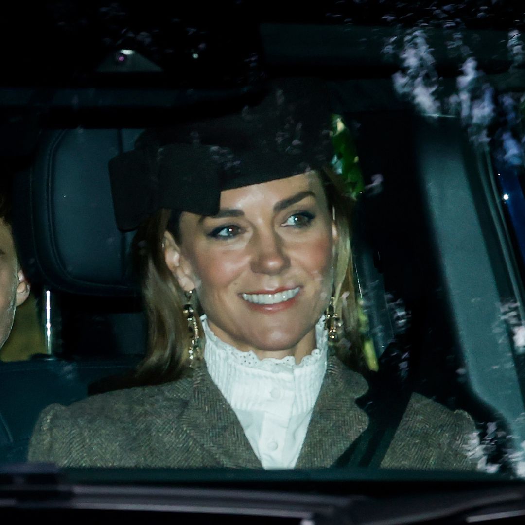 Принцесса Kate выбрала ретро-образ для визита в церковь в Балморале