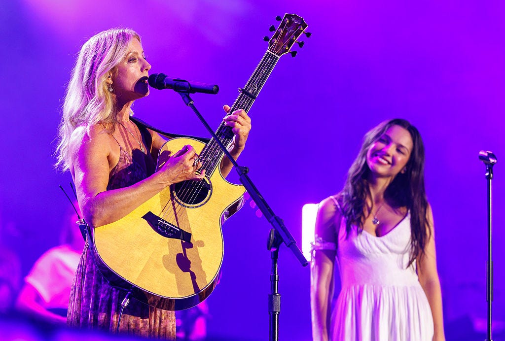 Olivia Rodrigo выступила со Stevie Nicks, Sarah McLachlan и Alanis Morissette