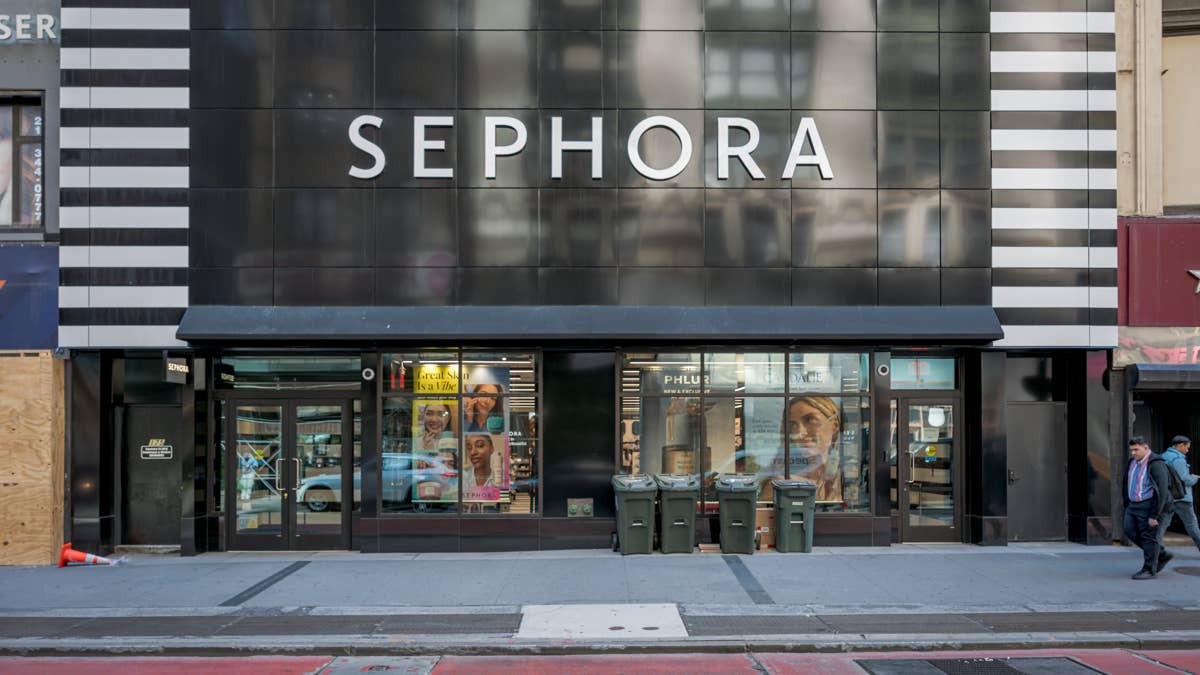 Sephora и Olive Young, Century 21 и кепка Knicks: главные новости недели по версии Fashionista