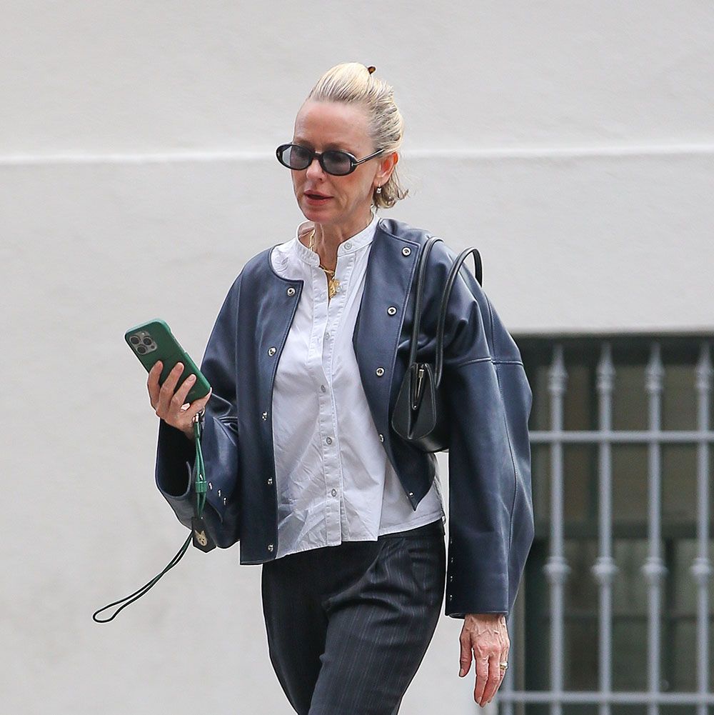 Как носить тренд на jazz shoes осенью 2026 по версии Naomi Watts