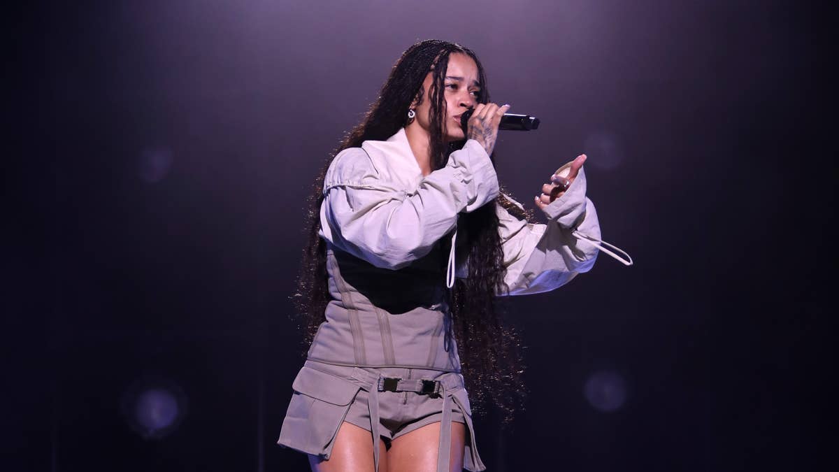 Jane Wade создала гардероб для тура Ella Mai
