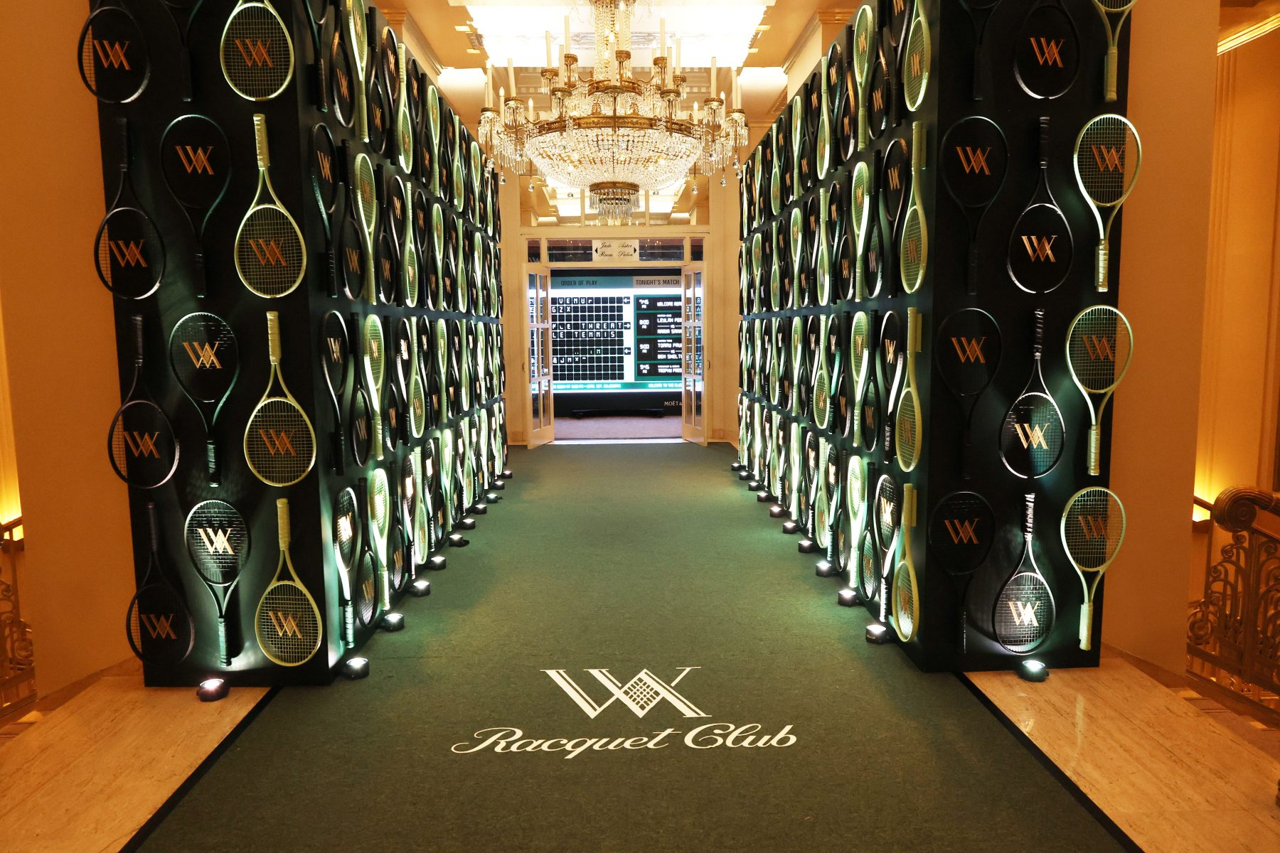 Stan Wawrinka дал частный урок тенниса в бальном зале Waldorf Astoria