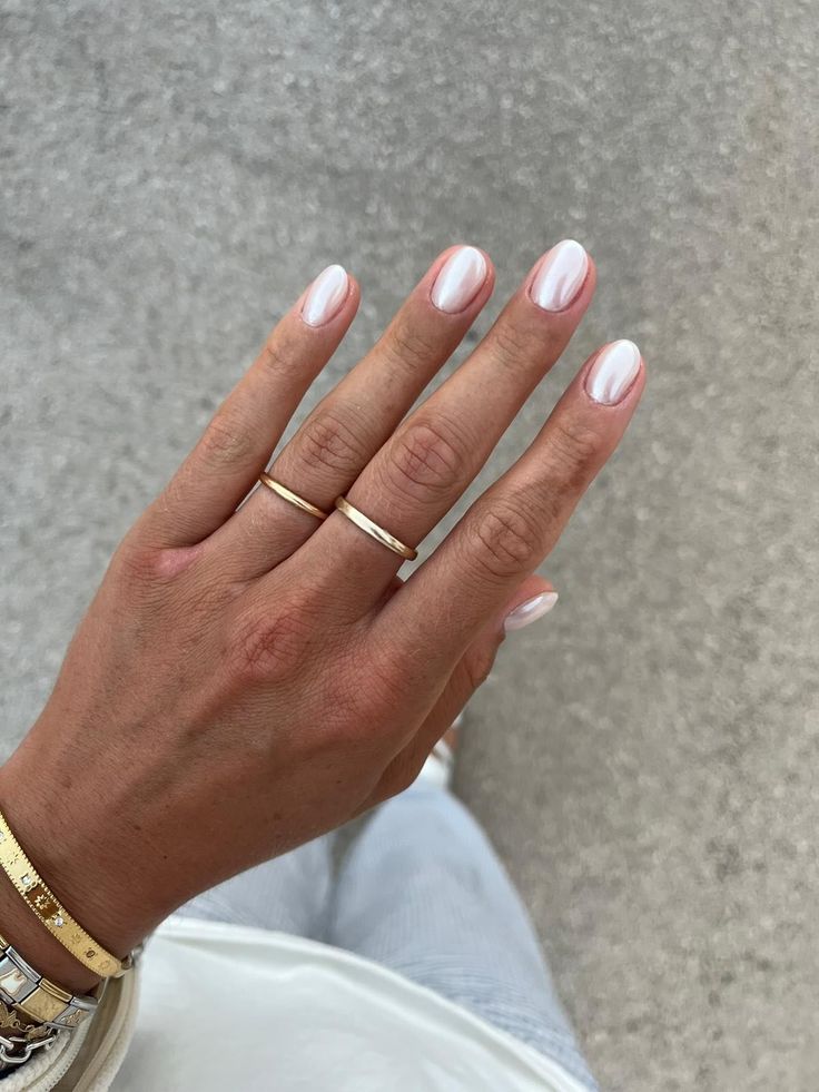 Coconut chrome nails обновляют тренд glazed donut