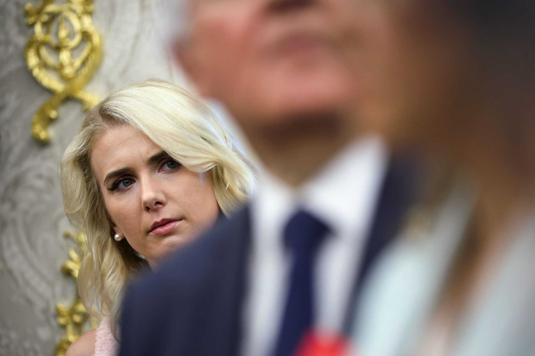 Что носит Натали Хард: готовый список в духе помощницы Трампа