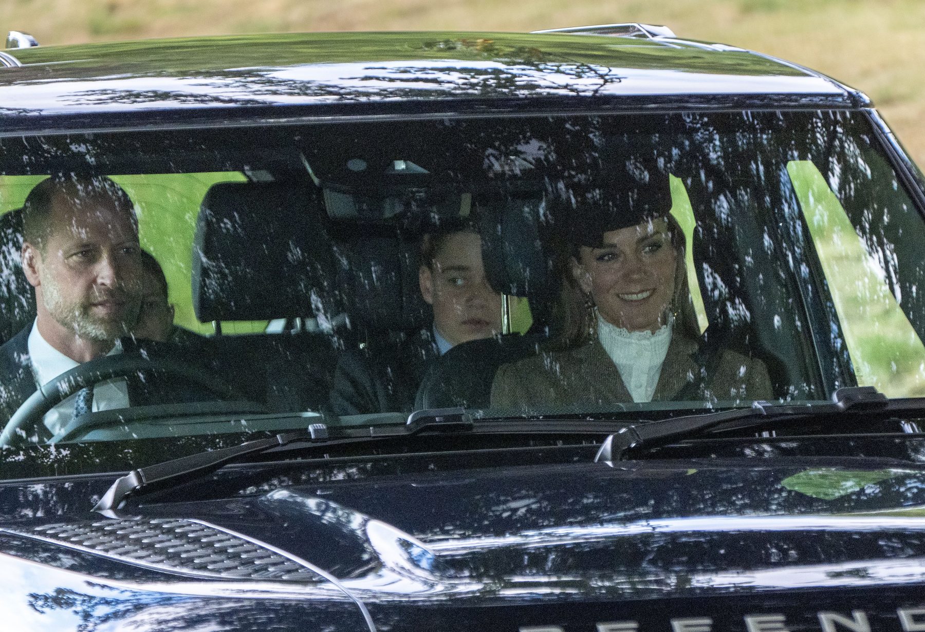 Королевская семья вышла в свет после новостей о возвращении Sussex