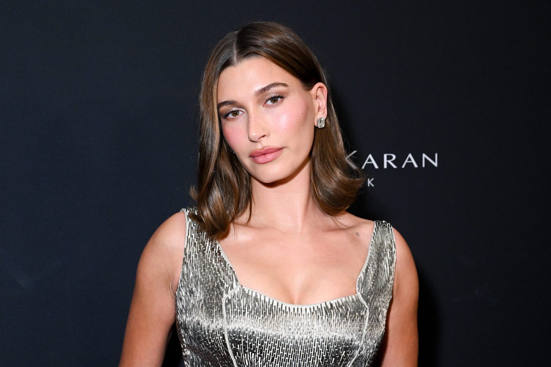 Hailey Bieber занялась здоровьем волос — эксперты советуют, с чего начать