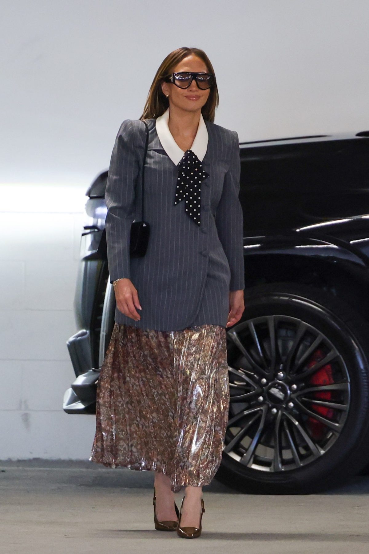 Jennifer Lopez добавила классическому skirt suit немного блеска