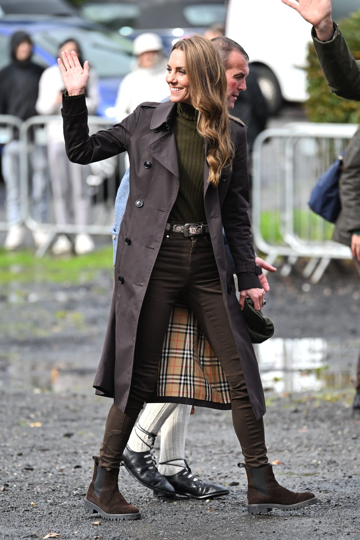 Kate Middleton выбрала Burberry trench в первый день London Fashion Week