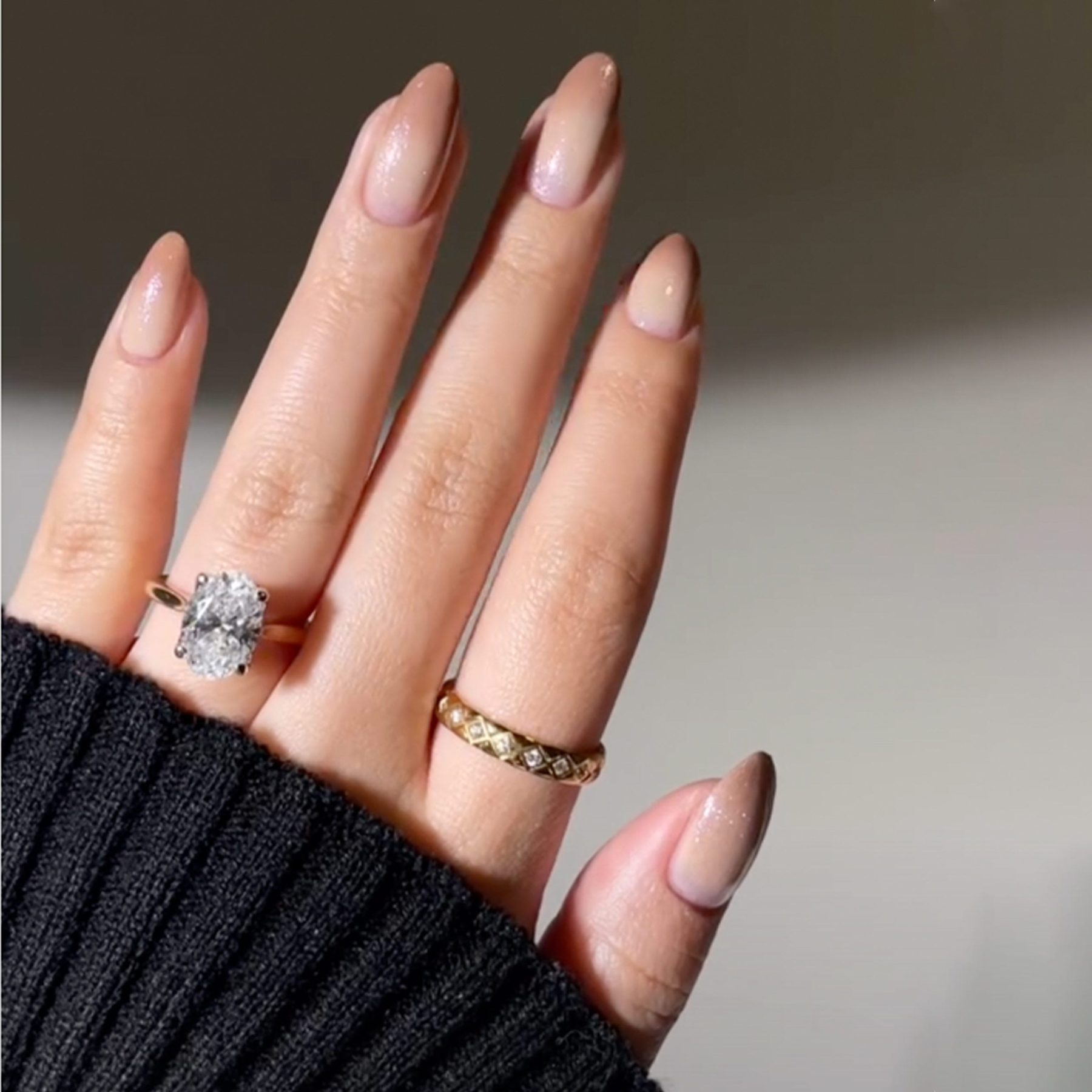 «Latte nails» стали самым уютным маникюром осени