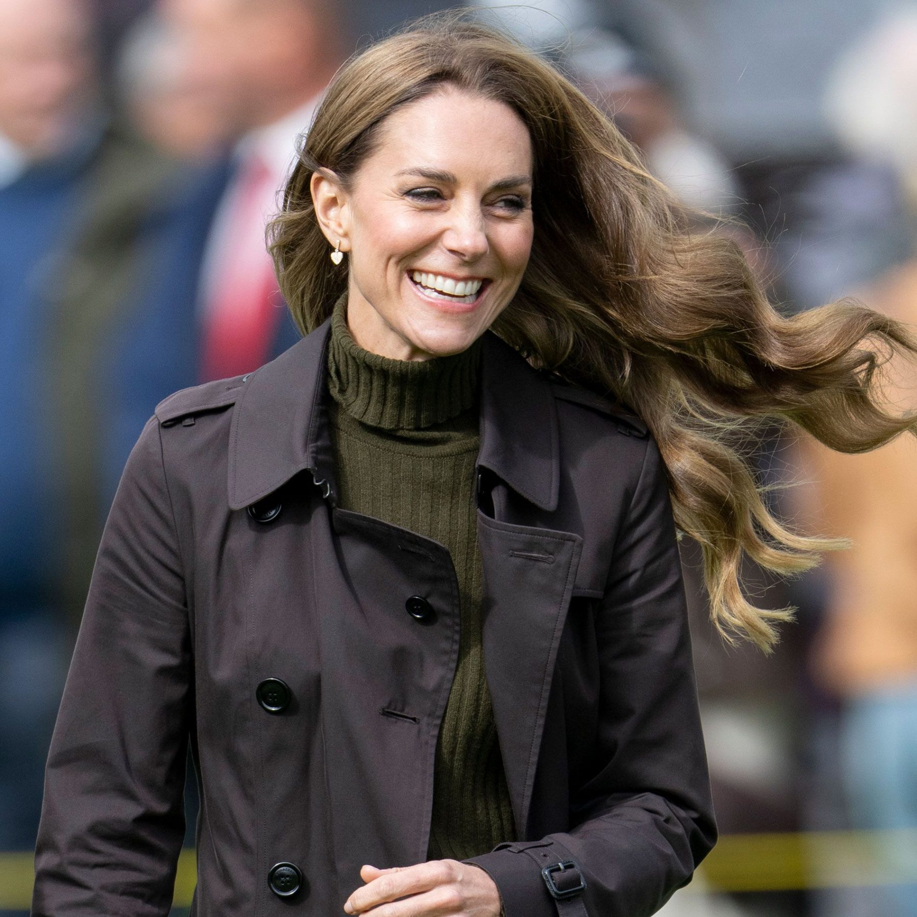Kate Middleton выбрала коричневые джинсы, которые оказались моднее синих