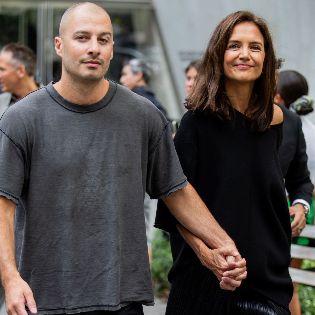 Katie Holmes сделала свободные вещи готовыми для первого ряда в Нью-Йорке