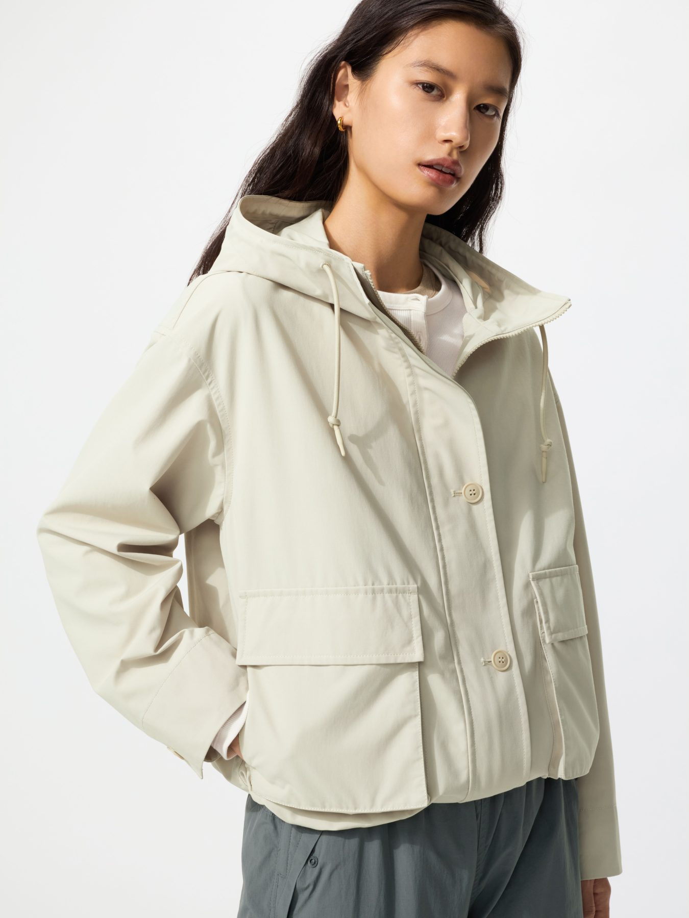 6 альтернатив вирусной куртке-ветровке Uniqlo