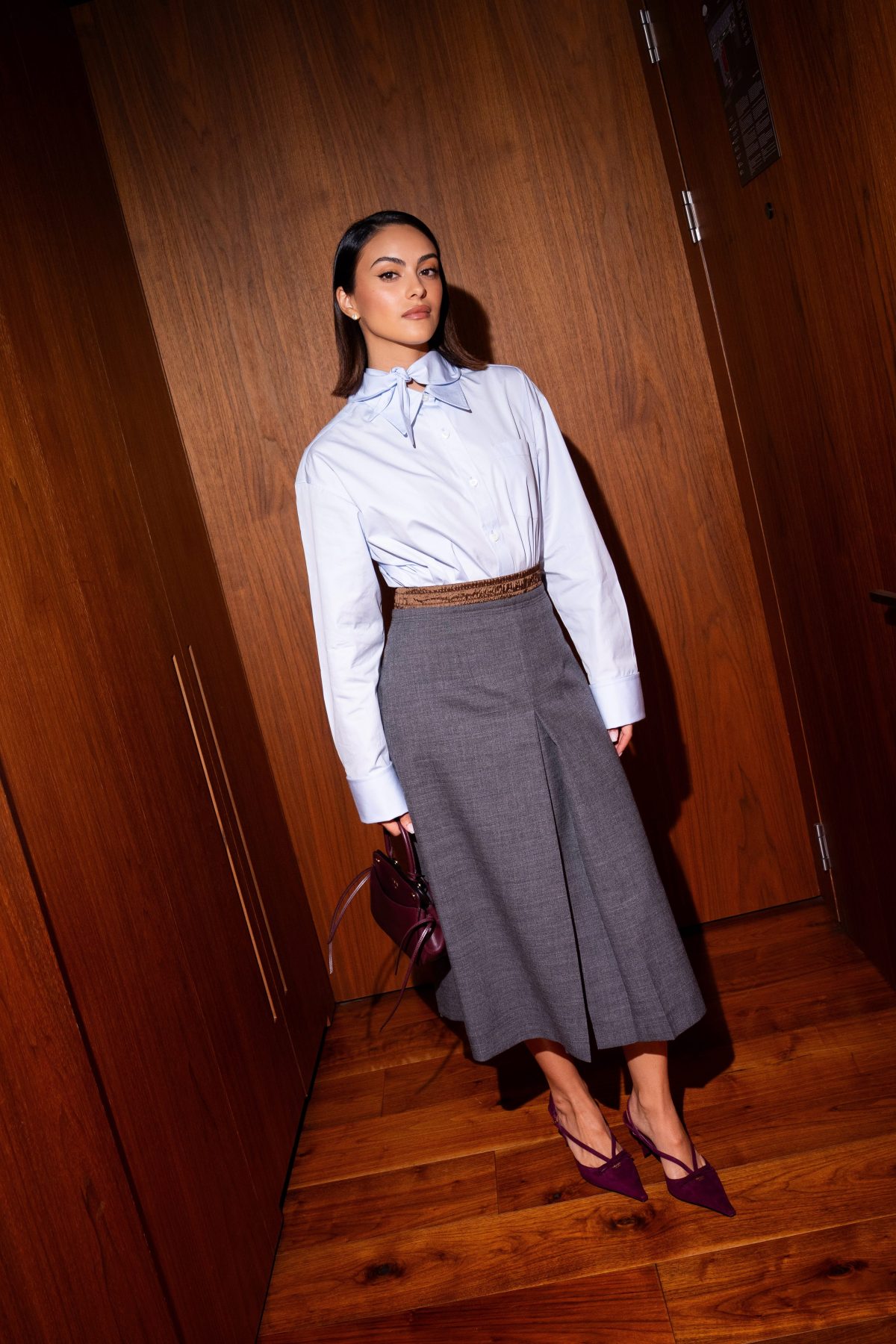 Camila Mendes рассказала о джетлаге, селфи в машине и юбках Prada