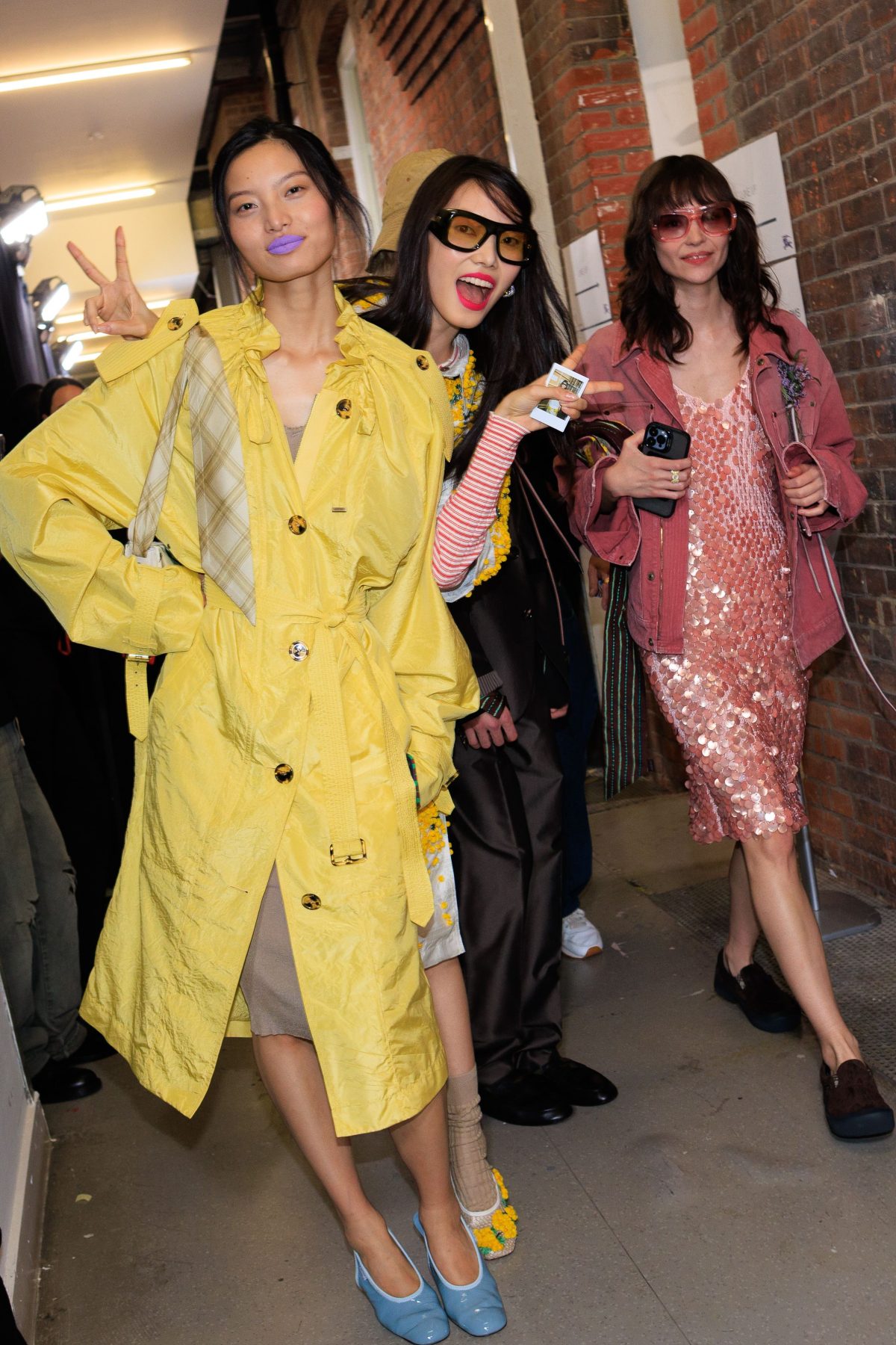 На London Fashion Week clean girl уступает место экспериментальной красоте