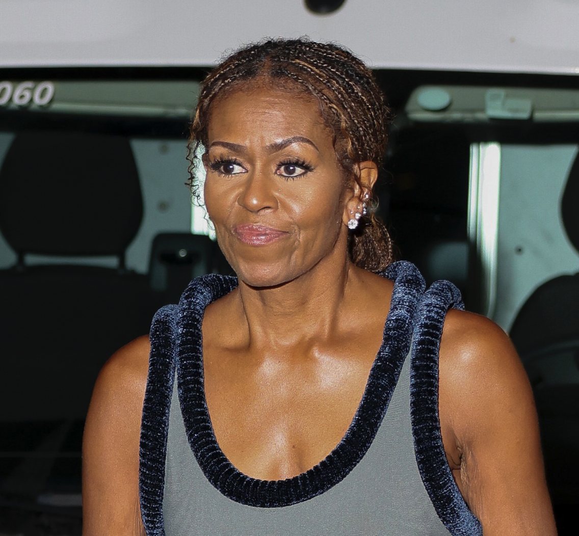 Michelle Obama поддержала тренд на замшевые сумки на вечере Céline Dion