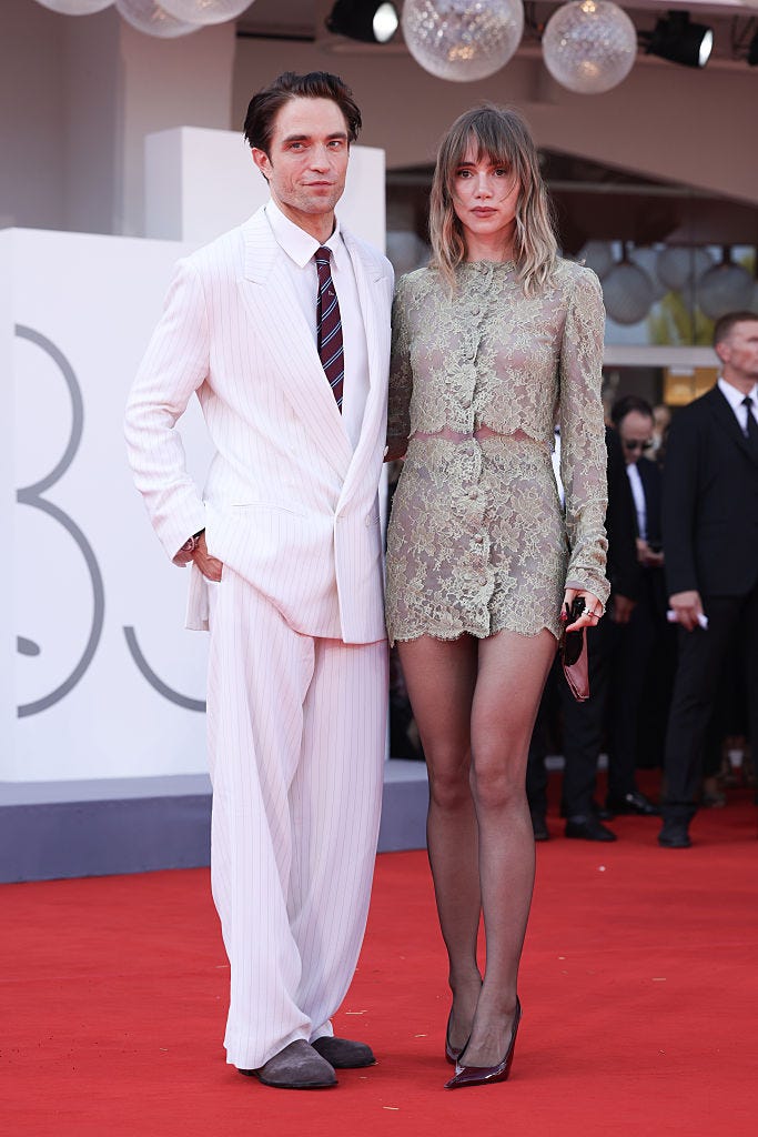 Отношения Robert Pattinson и Suki Waterhouse стали почти семейной историей