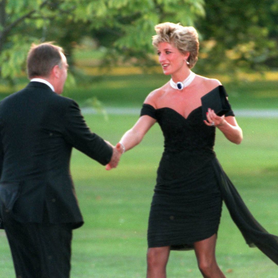 Платье мести Princess Diana уйдёт с аукциона за шестизначную сумму