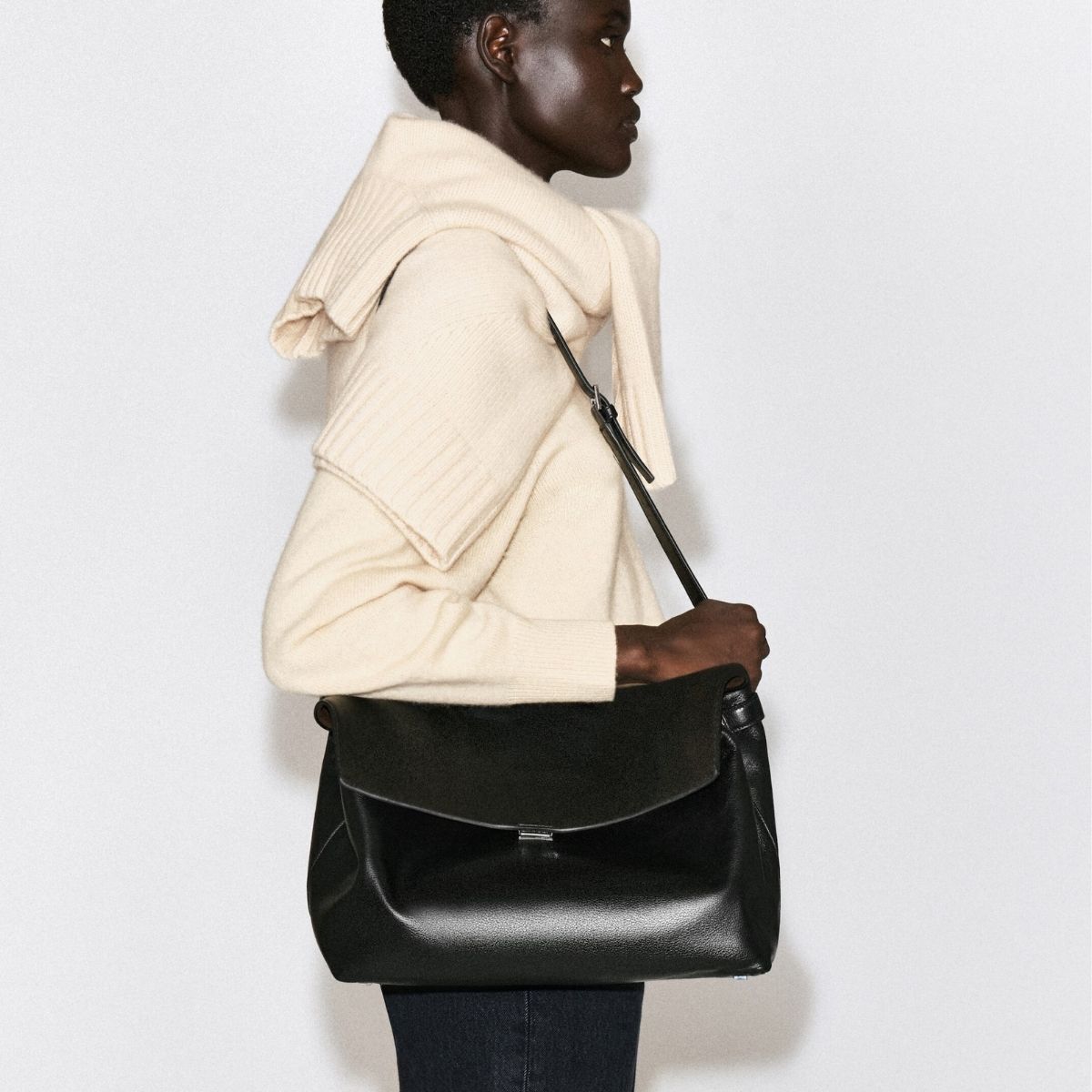 Сумка COS Trullo Flap Bag снова появилась в продаже