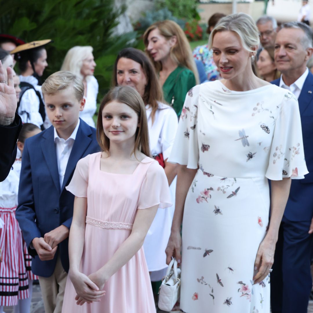 Princess Charlene выбрала сумку в духе Princess Diana и платье Erdem