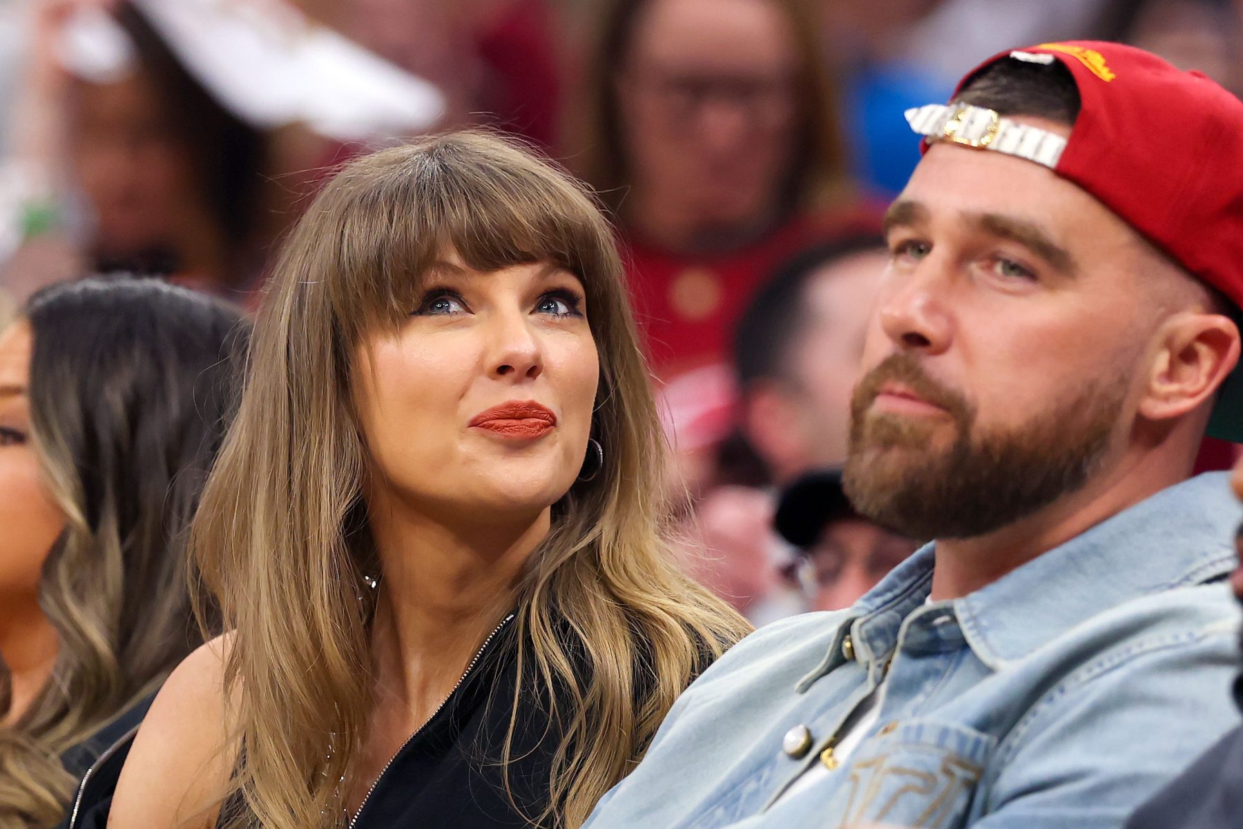 Taylor Swift в новых песнях ведет слушателя от Babylon до Cleveland