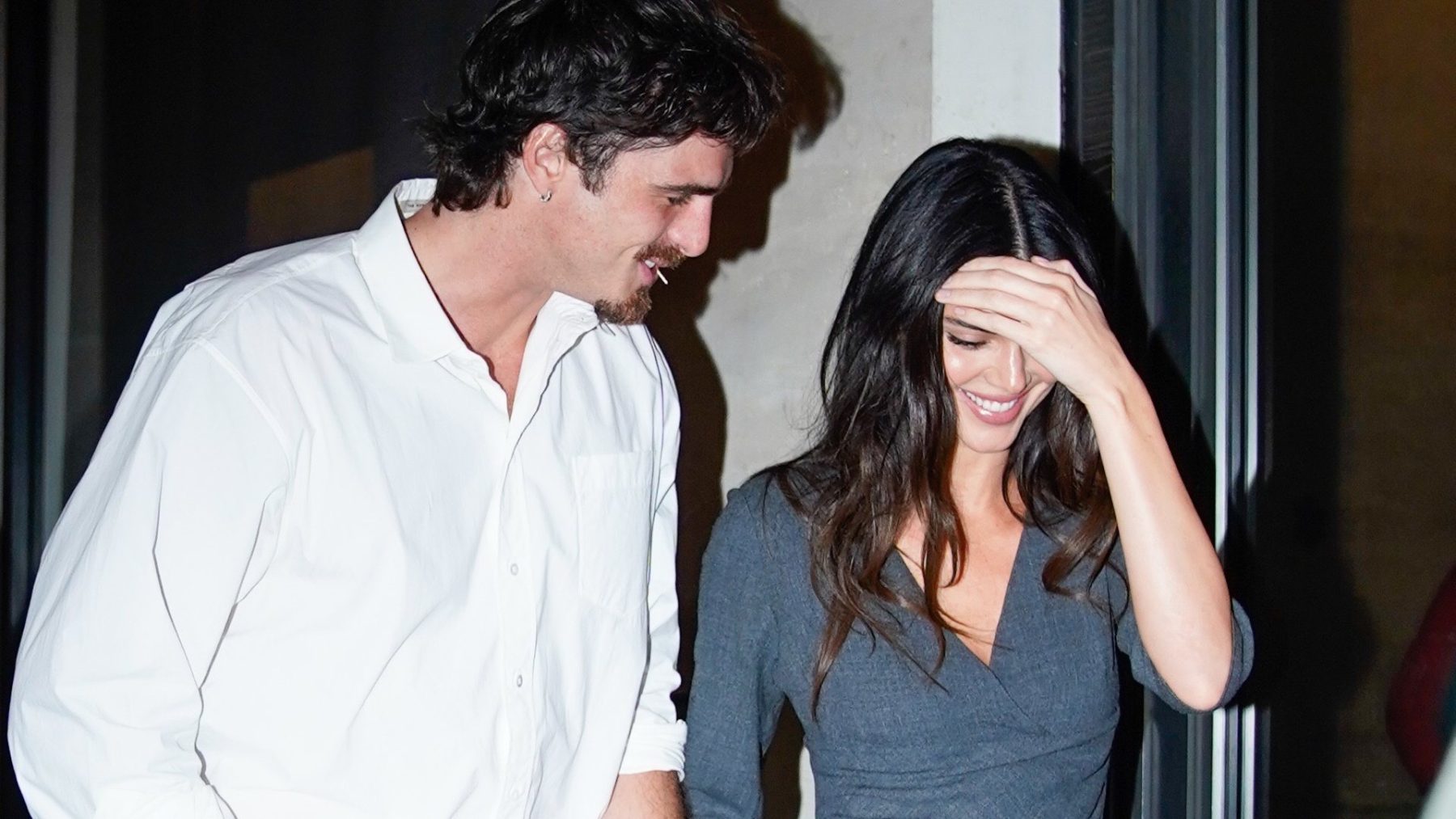 Kendall Jenner и Jacob Elordi привнесли стиль свиданий 90-х на Неделю моды