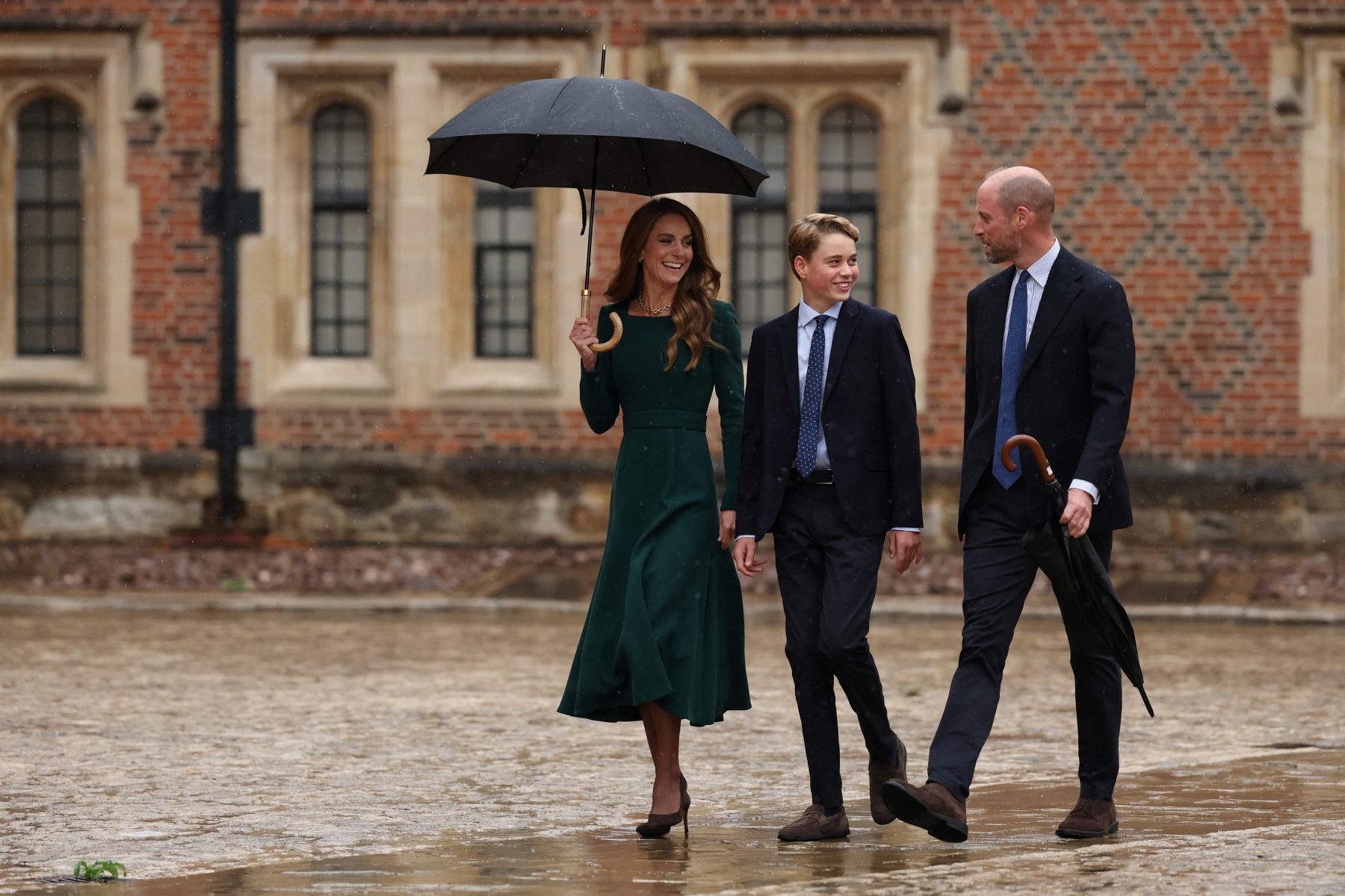 Prince George начал учёбу в Eton College вместе с родителями