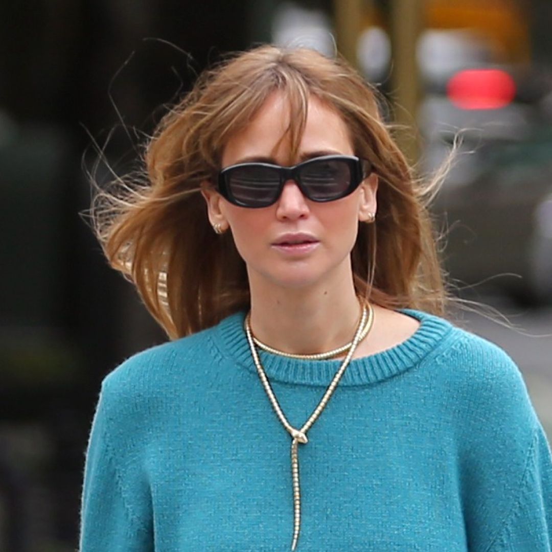 Jennifer Lawrence примерила vintage Hermès Kelly Bag с трендовыми аква-оттенками