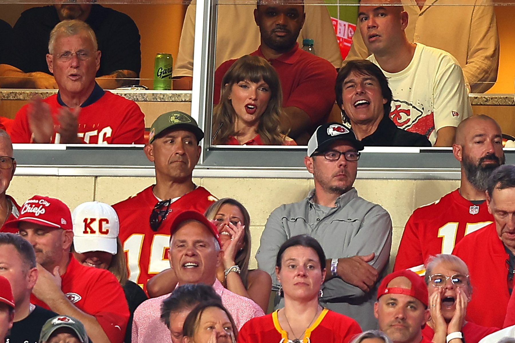 Tom Cruise рассказал, о чем говорил с Taylor Swift на матче Chiefs