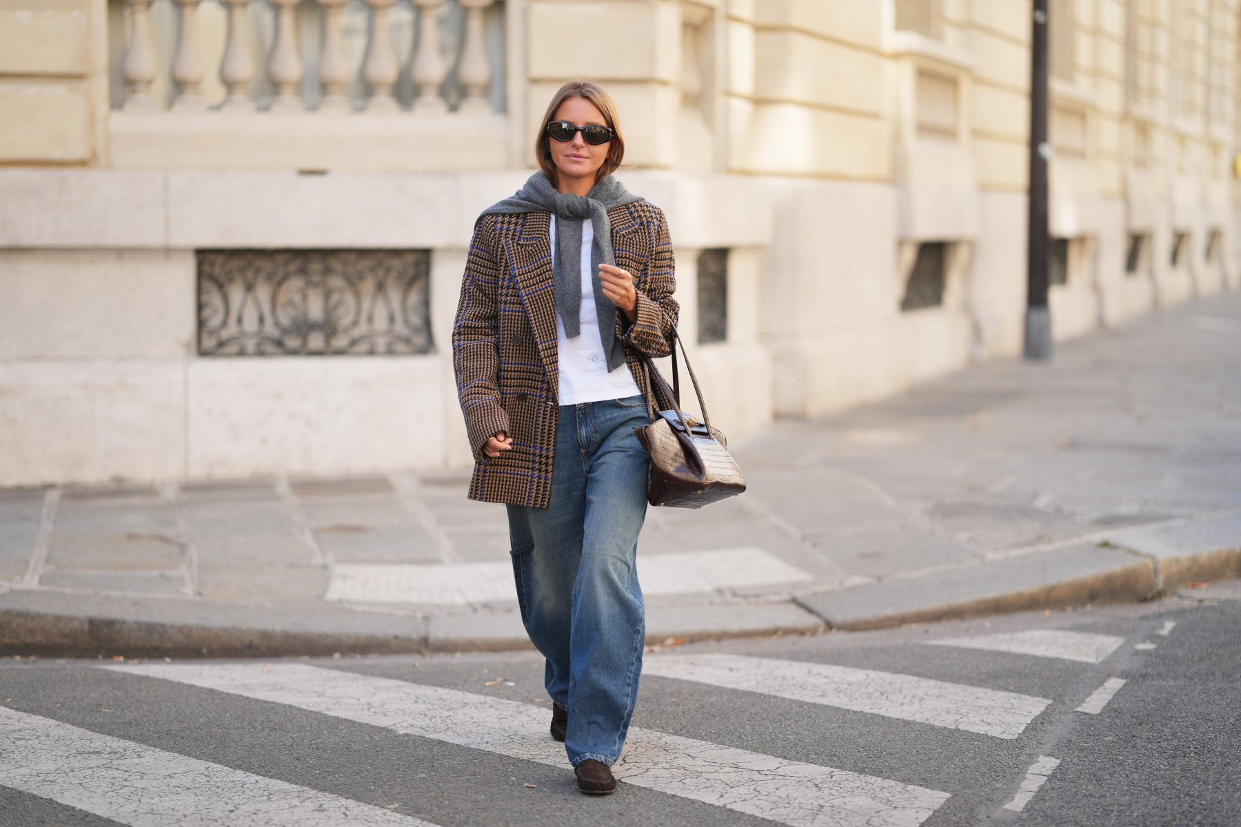 Какие flats носить с wide-leg jeans осенью 2026: 5 образов