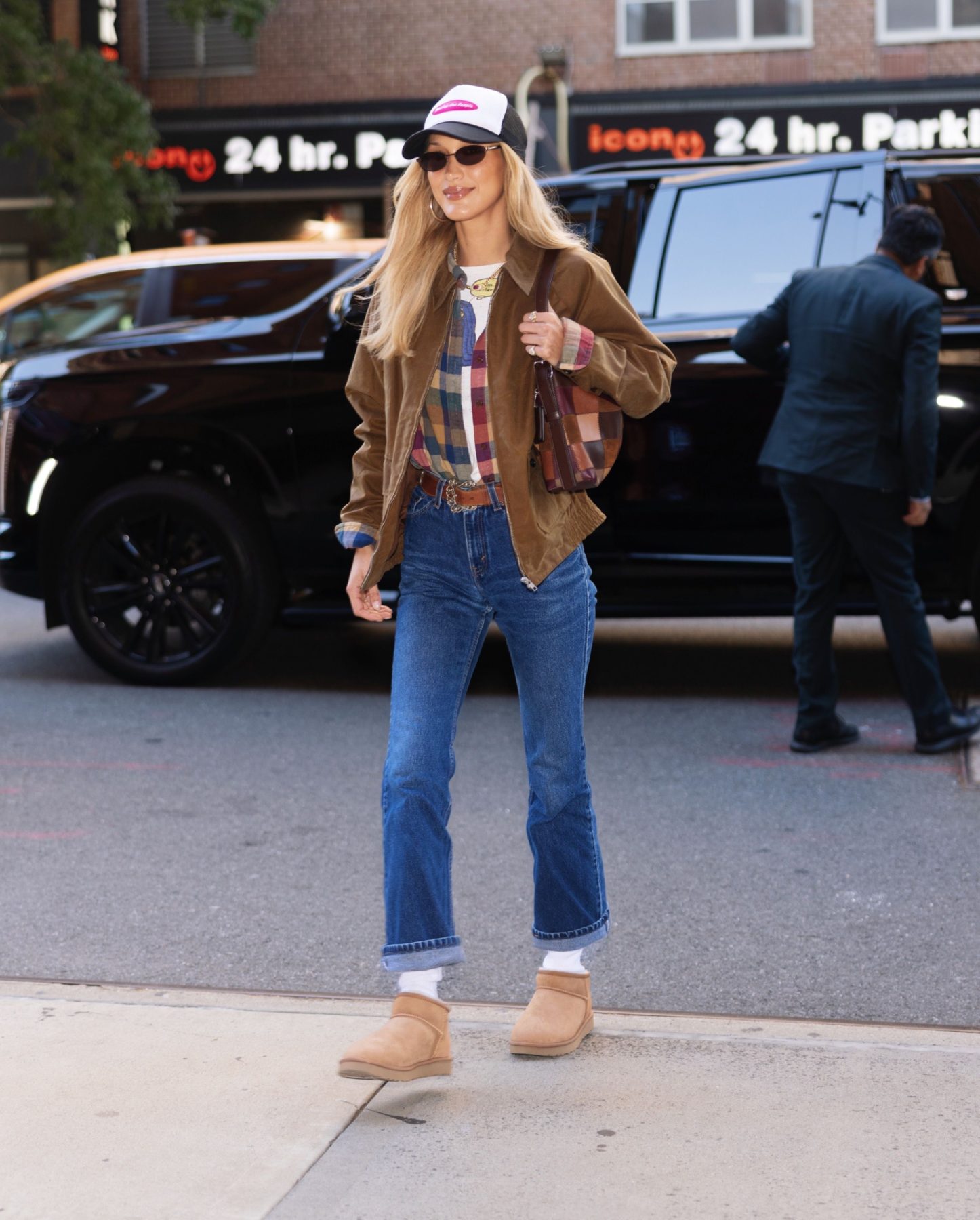 Bella Hadid открывает сезон Ugg своими любимыми микроботинками