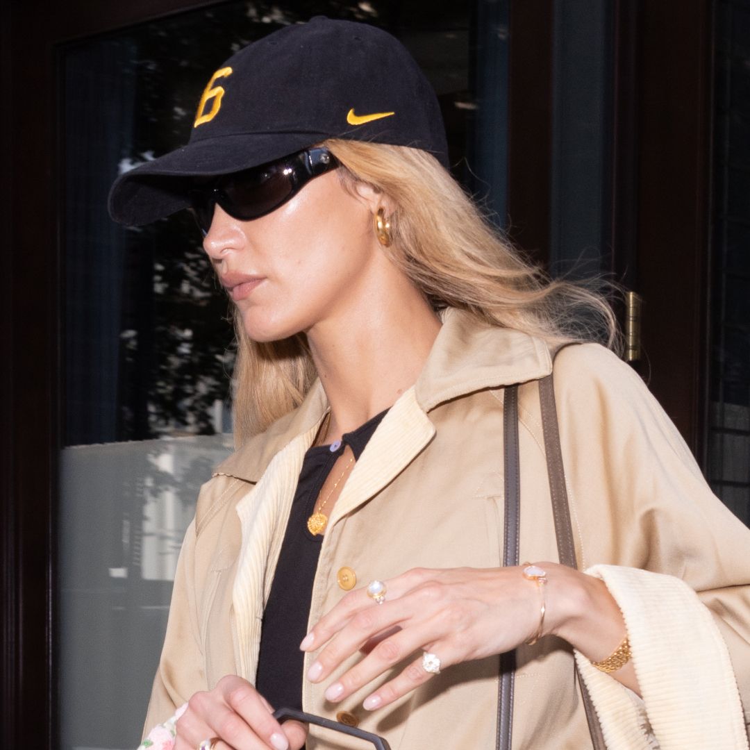 Bella Hadid сочетает новую сумку Saint Laurent с доступными балетками