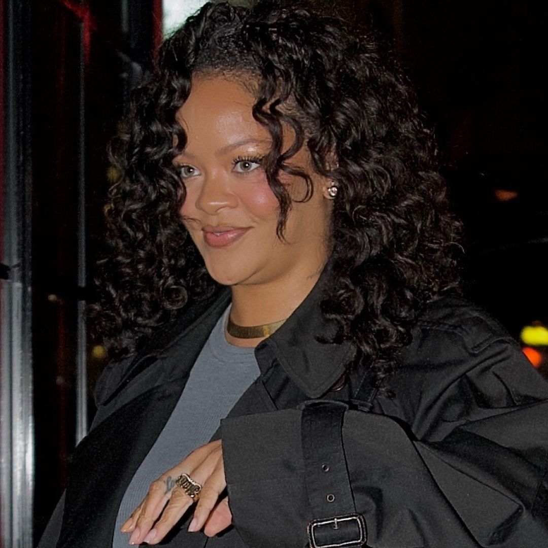 Rihanna показала, как носить sweatpants с heels и сумкой Dior в Париже