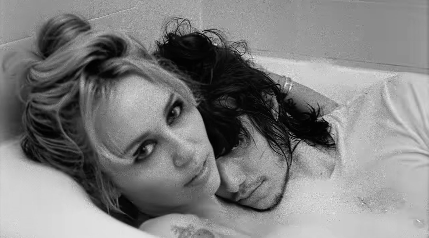 Песня Miley Cyrus «Let’s Get Married» стала признанием Maxx Morando