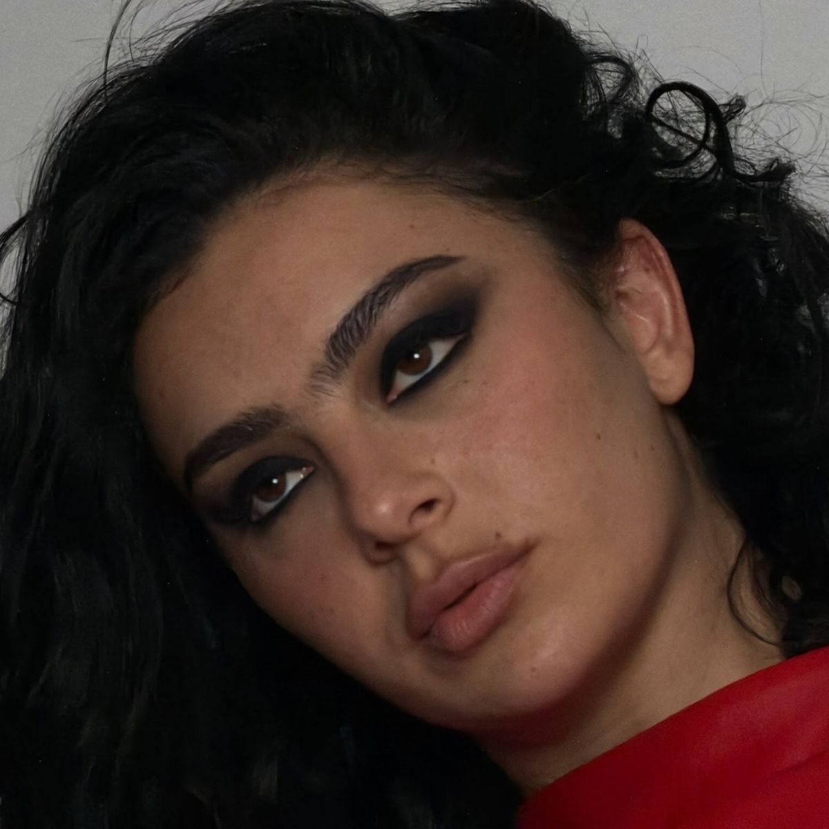 Шесть способов носить тени для век этой осенью, по версии it girls и MUAs