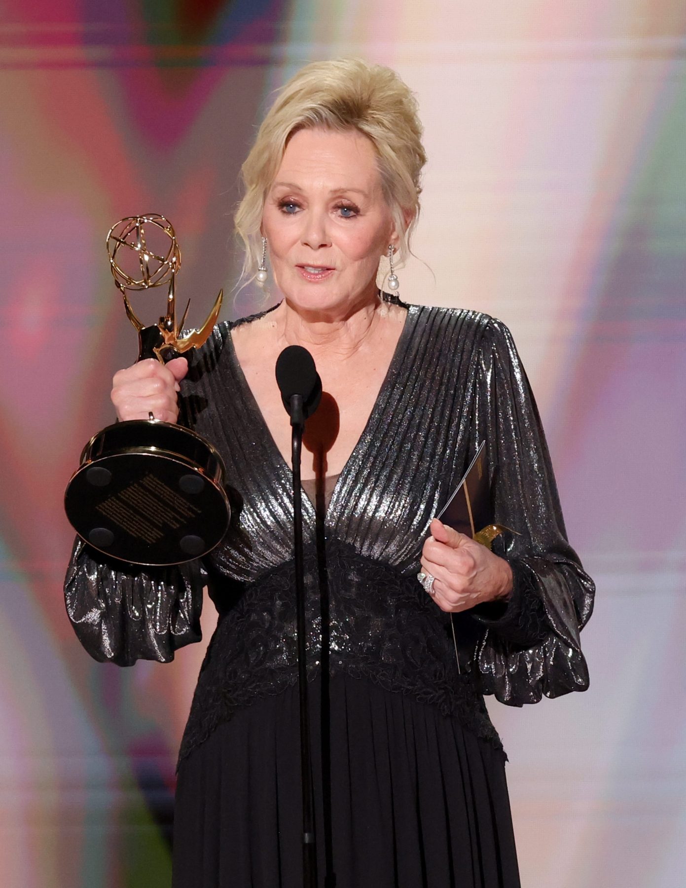 Jean Smart расплакалась во время речи на Emmy за лучшую актрису