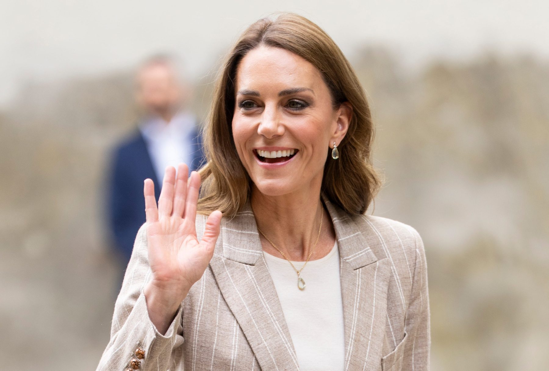 Princess Kate показала новый plum Burberry midi в Windsor Castle