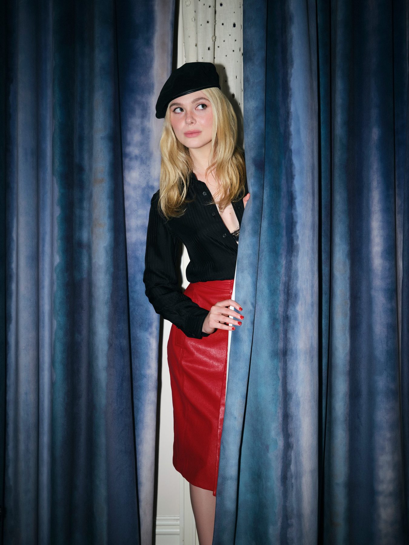 Elle Fanning готовится отметить 85 лет Coach на Неделе моды в Нью-Йорке