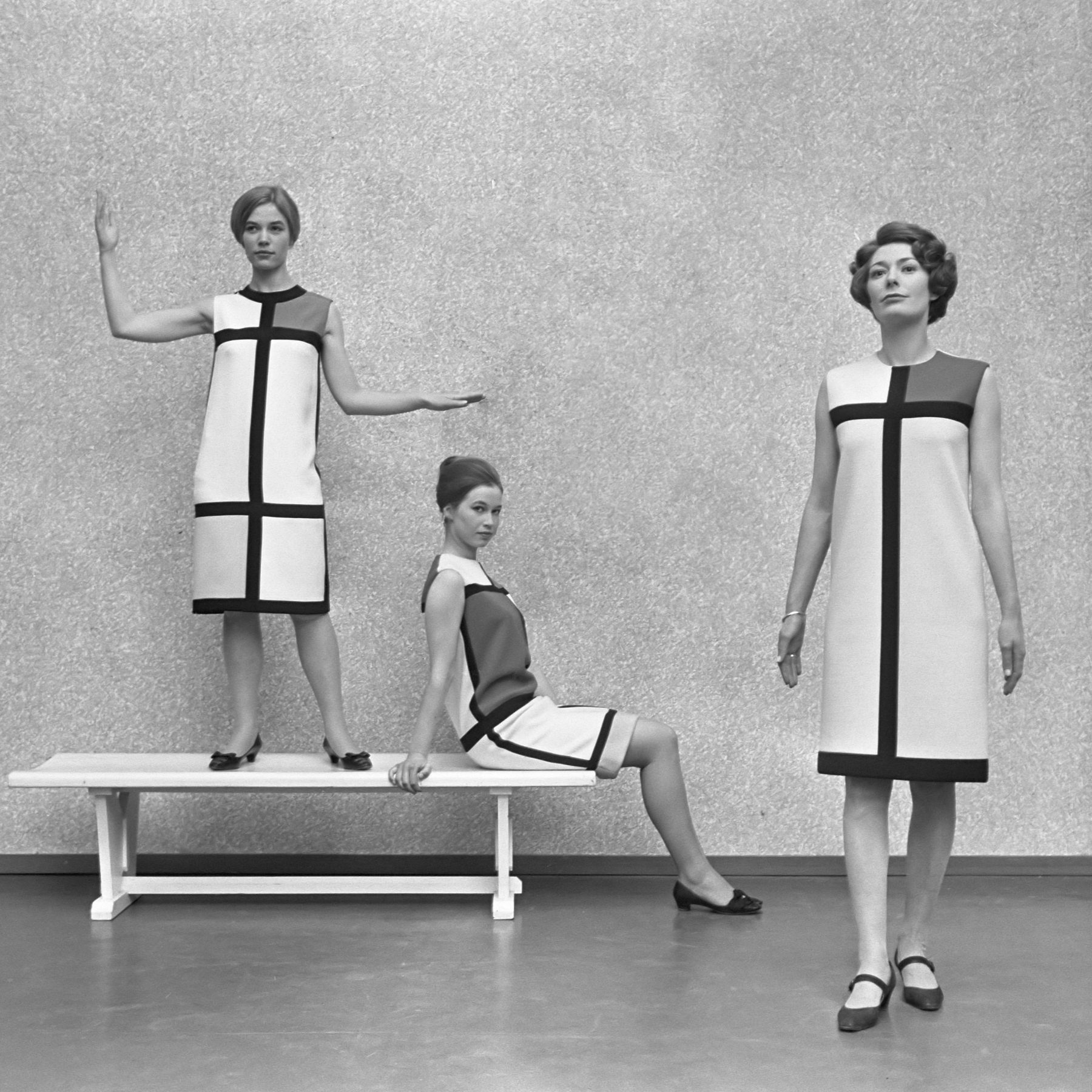 Vintage John Galliano и Mondrian Yves Saint Laurent вернули кутюр на подиум
