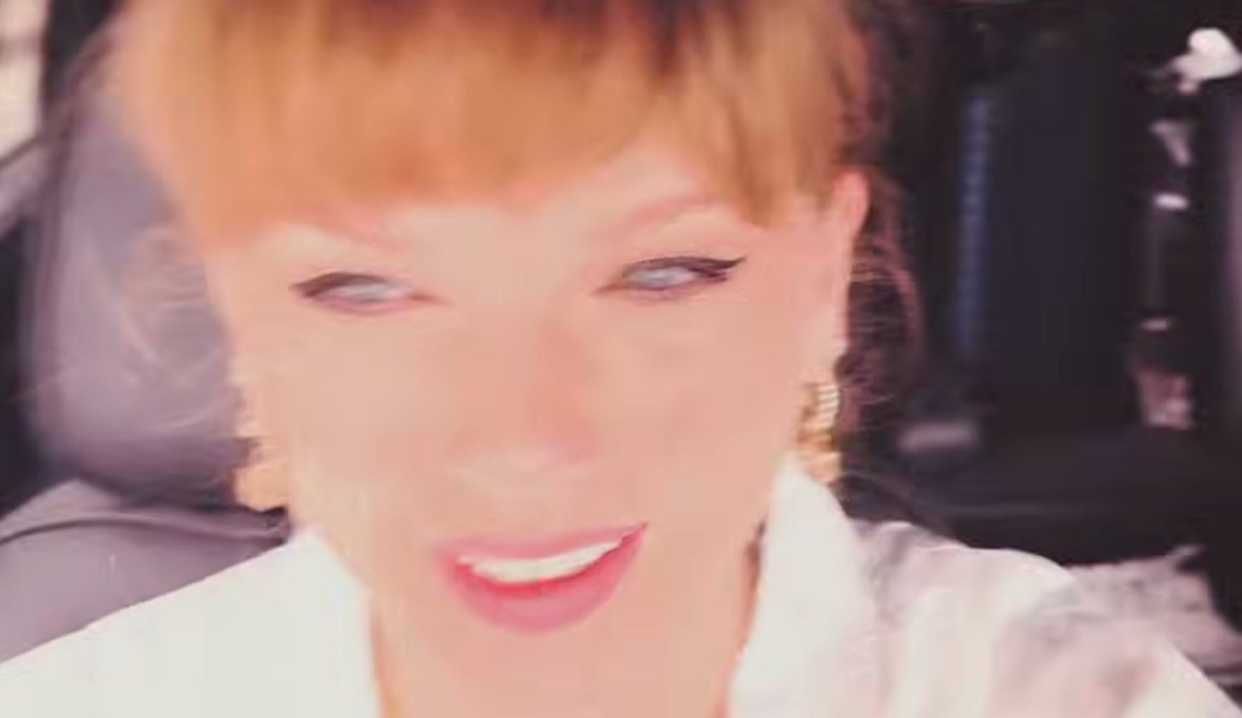 Taylor Swift показала редкие кадры с Travis Kelce в видео на «Cleveland!»
