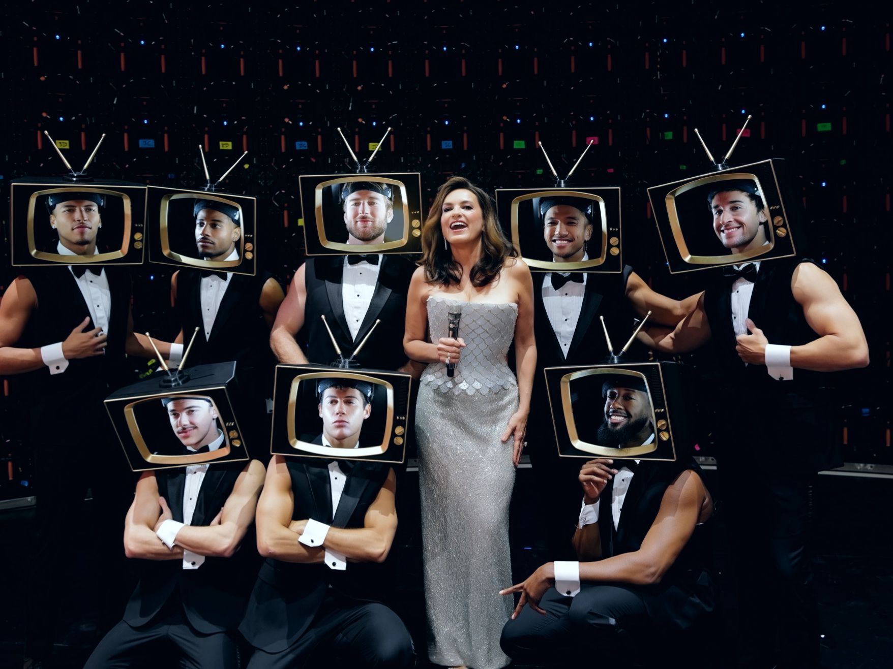 Mariska Hargitay провела Emmys 2026 с 11 эффектными образами