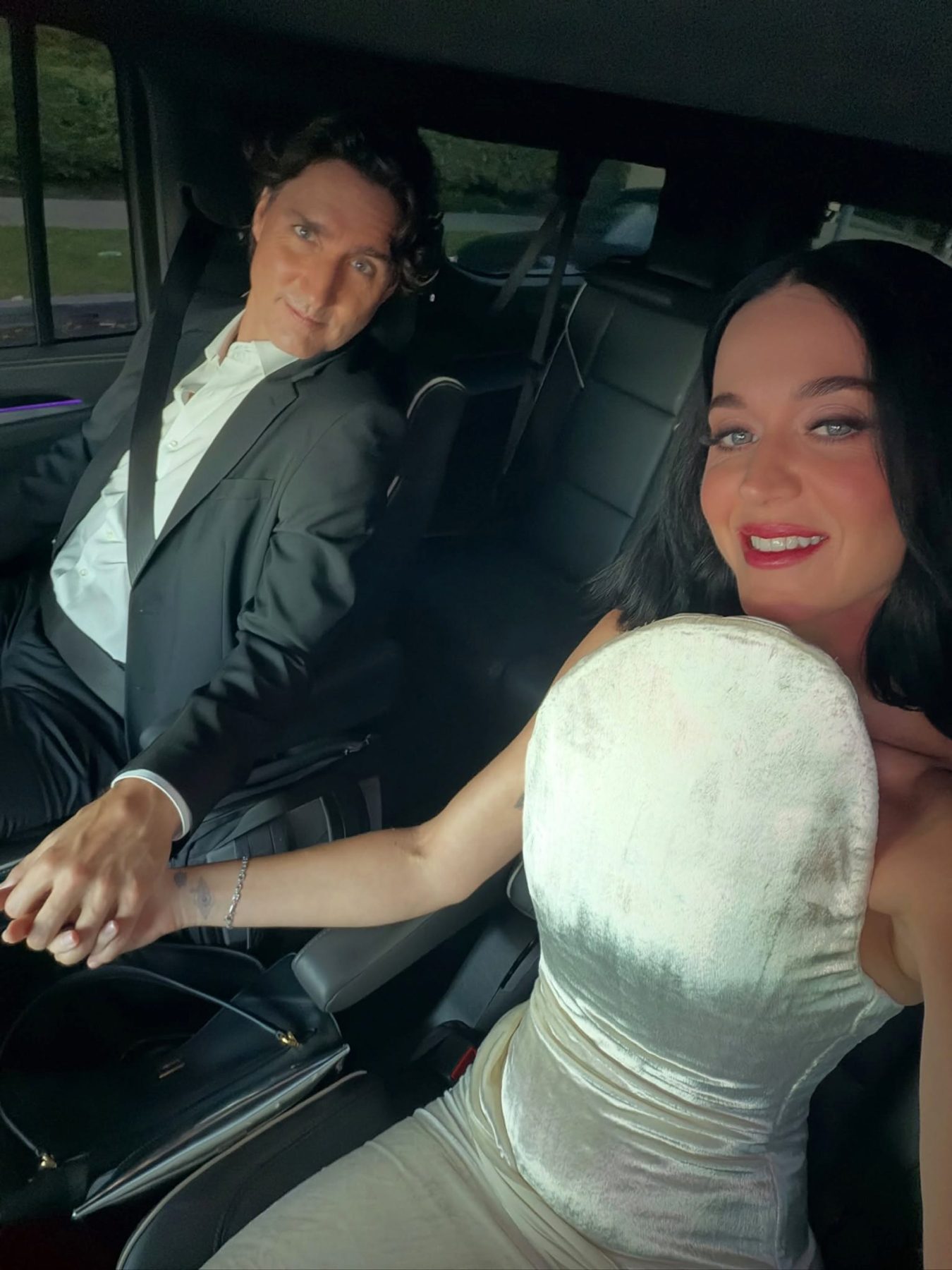 Katy Perry показала редкие фото с Justin Trudeau с их выхода в свет
