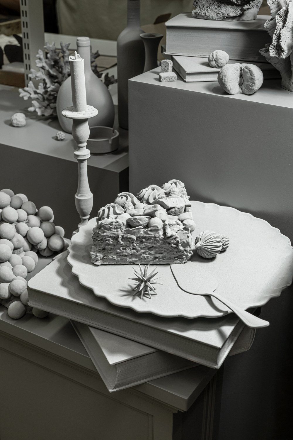 Hans Op de Beeck превратил Delvaux в серый мир