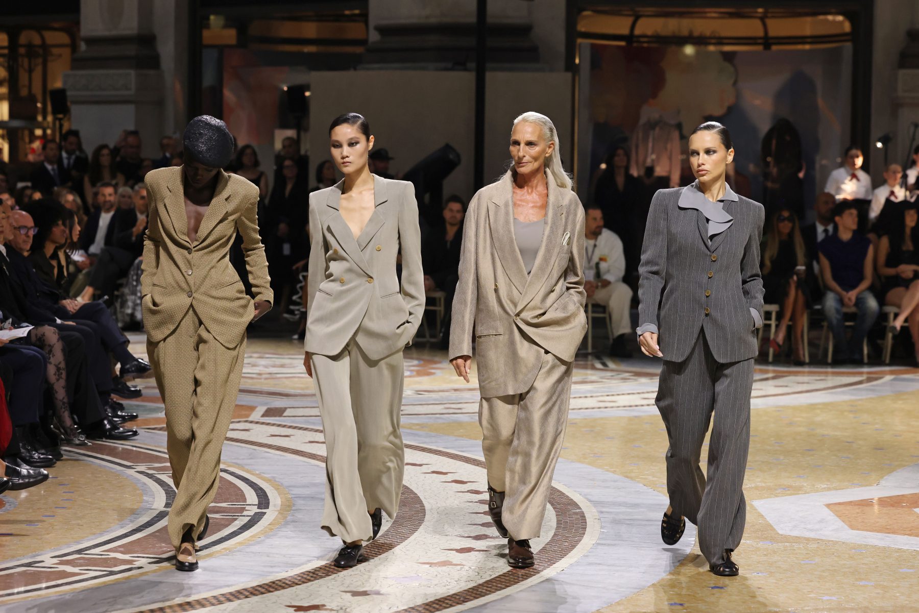 Архивные образы Vogue World 2026: Milano показали на подиуме и в первом ряду