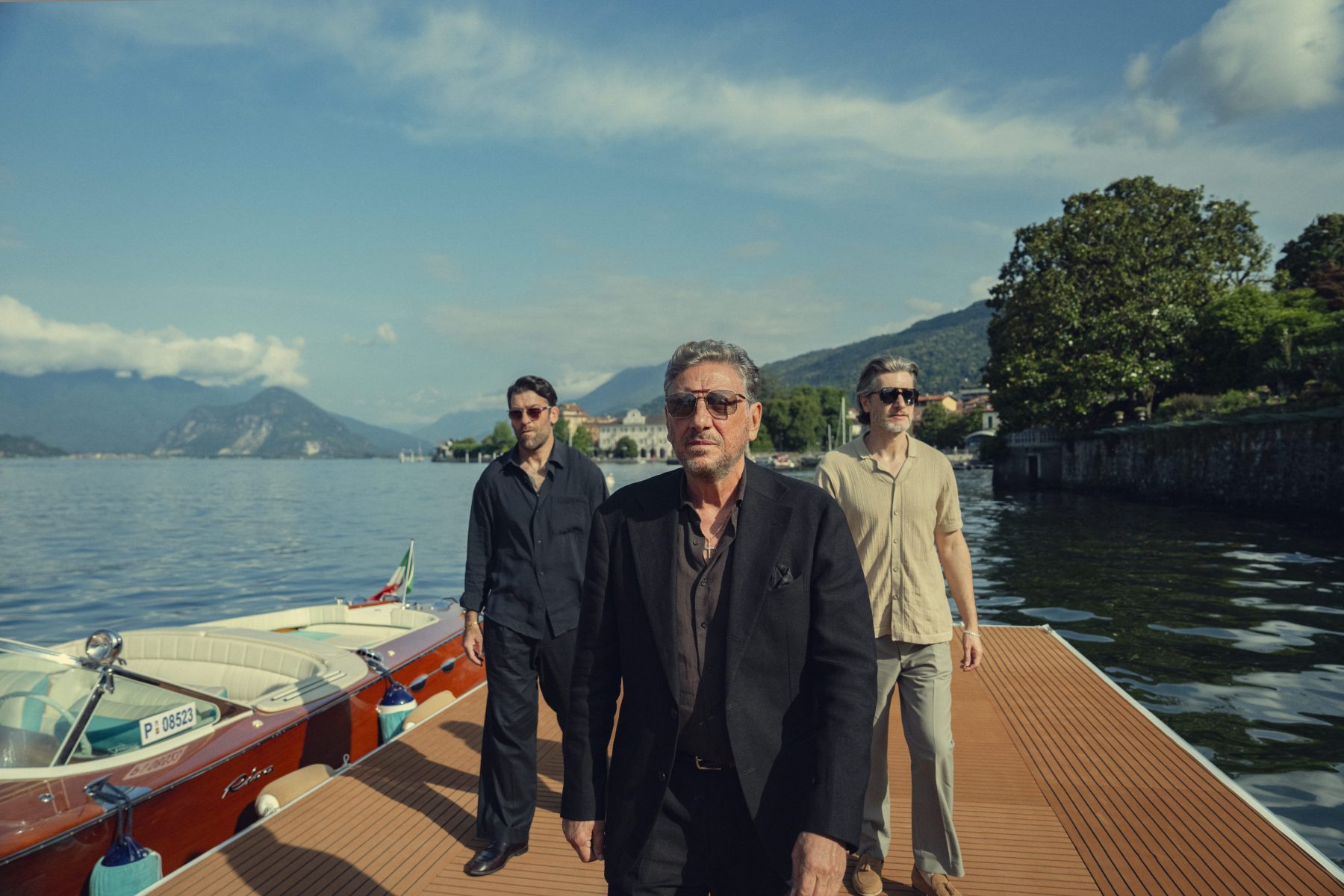 Локации второго сезона The Gentlemen: от Lake Maggiore до имения Guy Ritchie