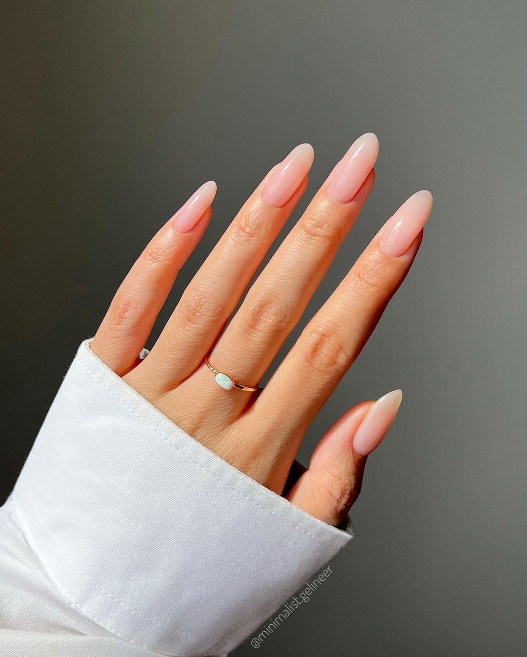 В осень 2026 bare nails становятся еще изящнее
