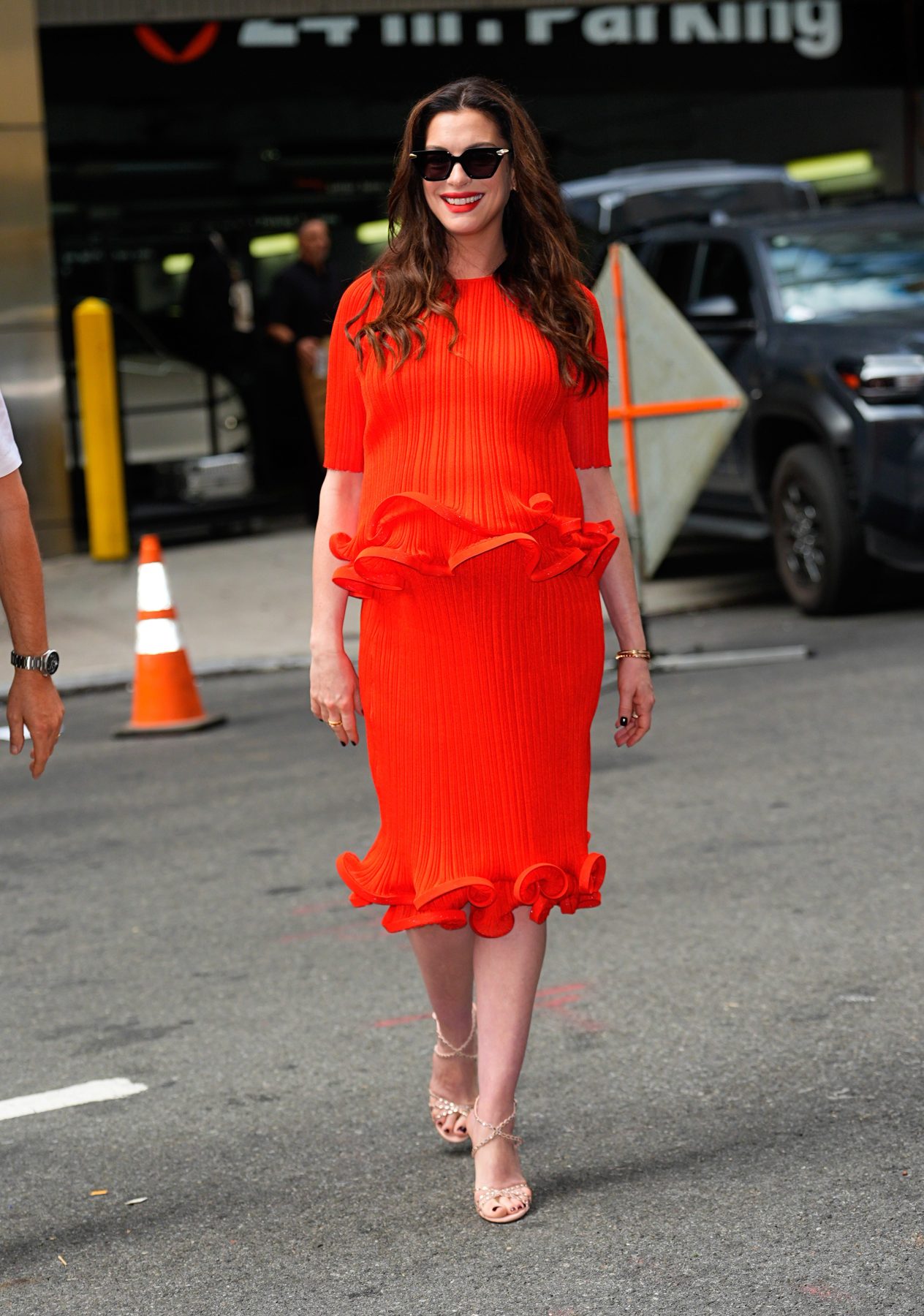 Anne Hathaway вышла в образе Carolina Herrera с подиума