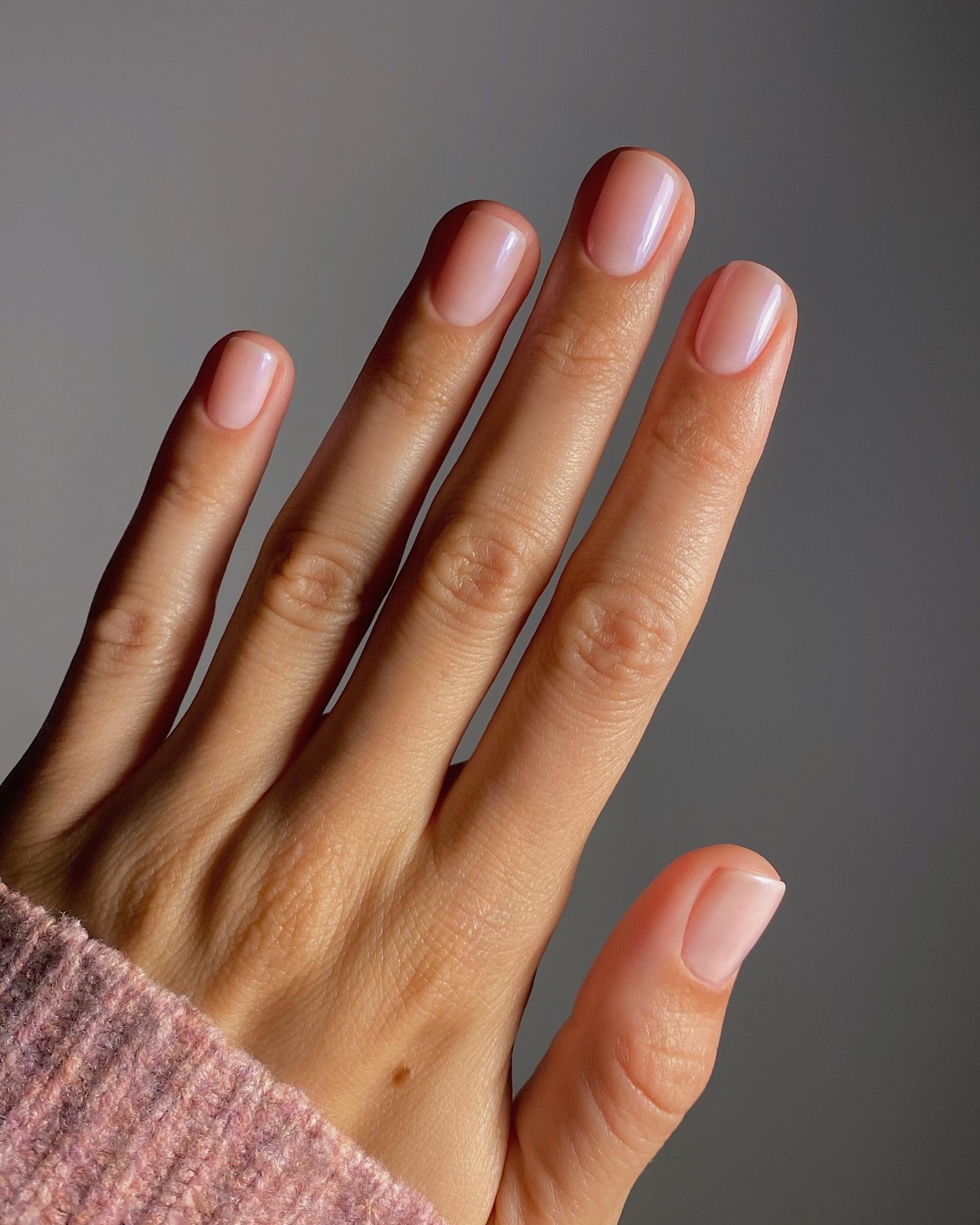 Foundation Nails стали маникюром без маникюра