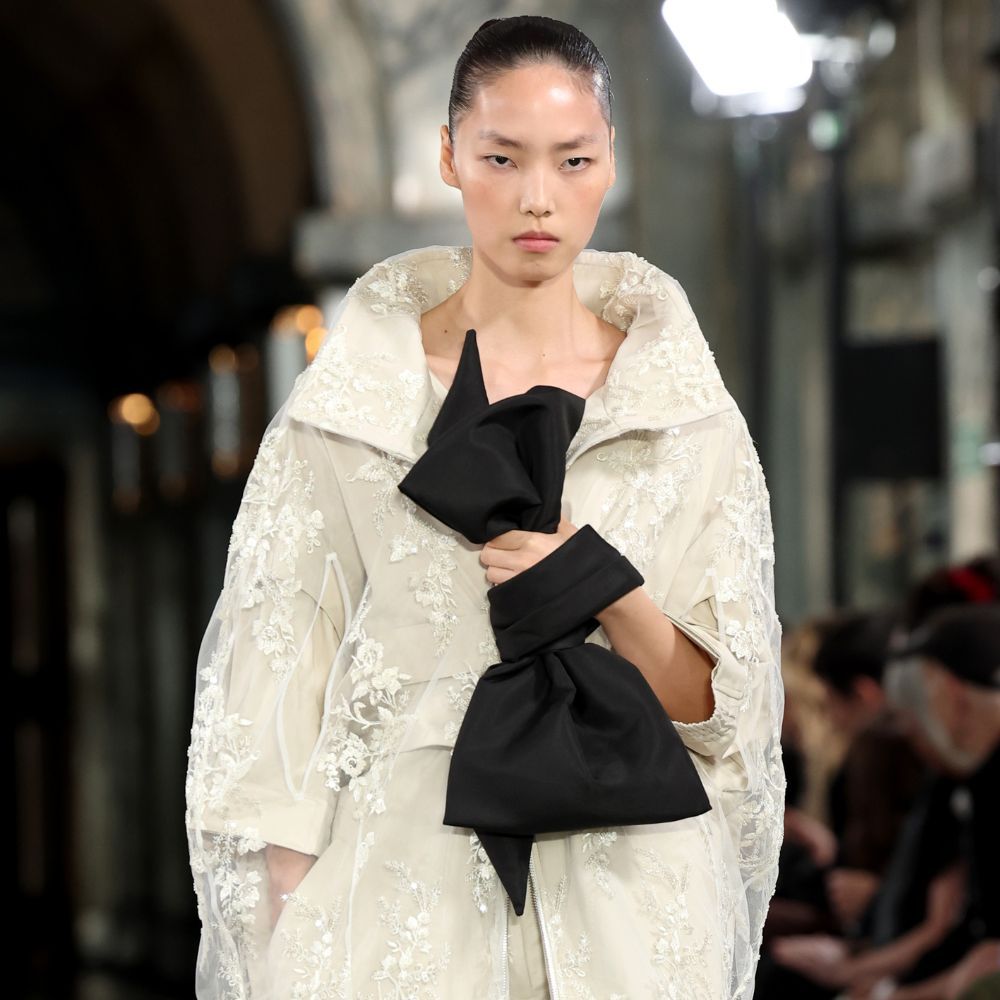 Simone Rocha показала, как носить цветы в следующем сезоне