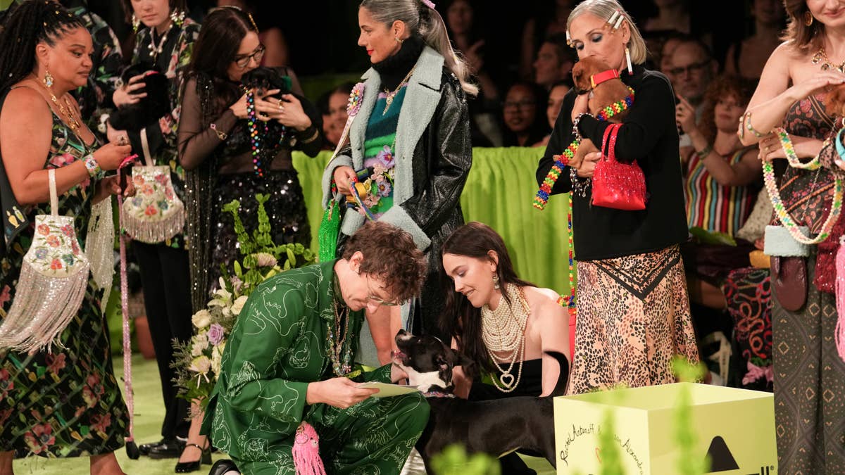 Rachel Antonoff и Susan Alexandra показали весенний показ с собаками