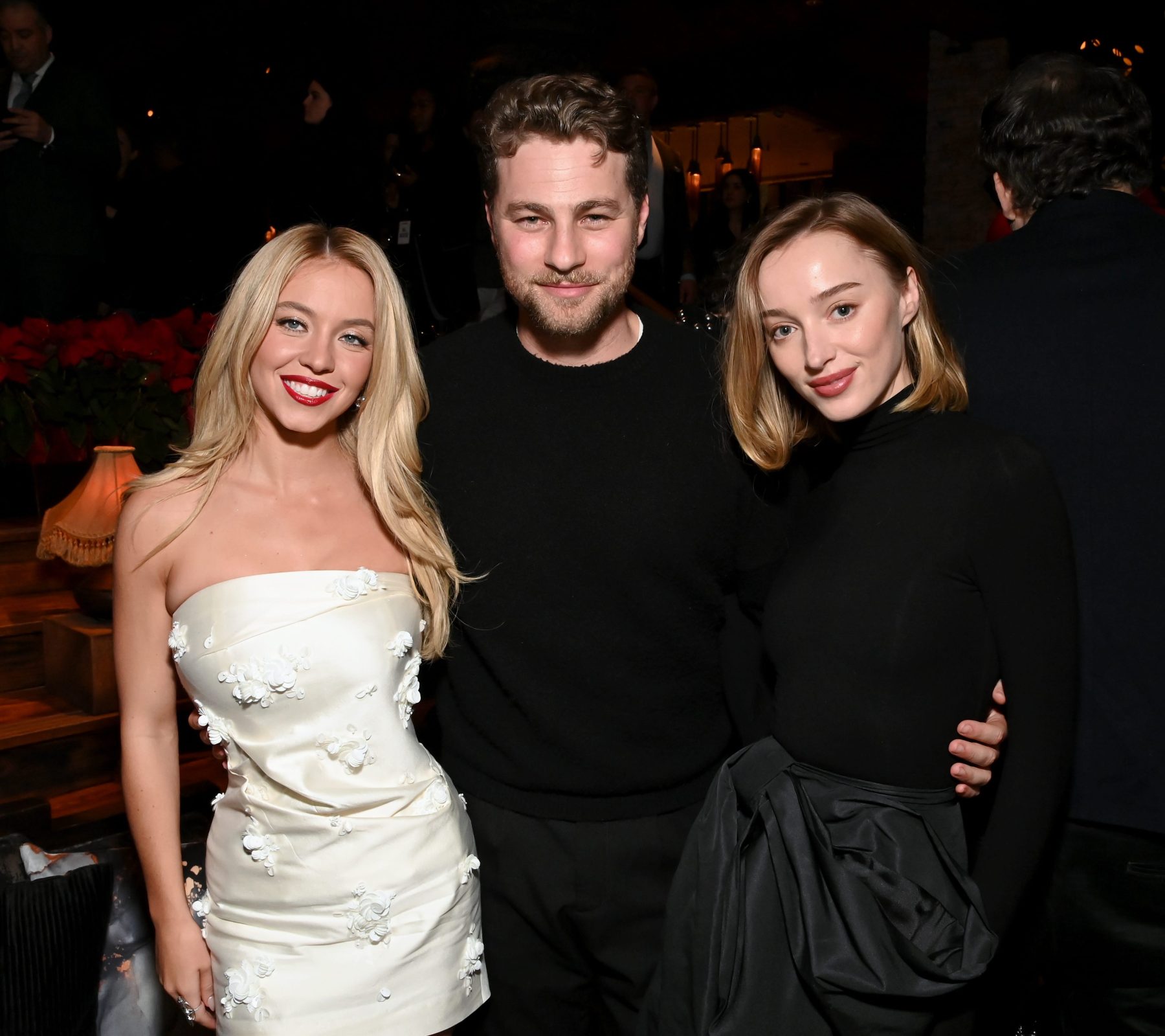 Все о муже Phoebe Dynevor, Cameron Fuller